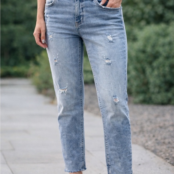 studio blue Denim - Studio Blue Women’s Size 27 Light Wash Distressed Slim Straight Jeans Raw Hem